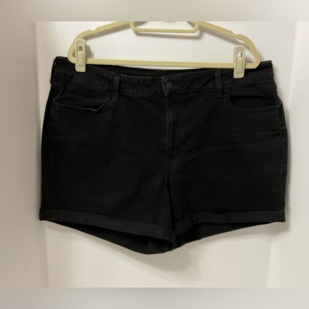OLD NAVY HIGH-RISE BLACK WOW SHORTS - SZ 20